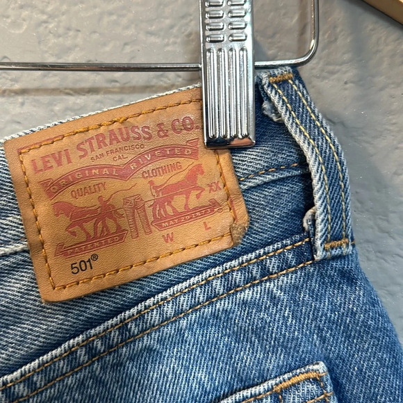 Levi’s 501 denim Jean shorts size 28 - Picture 3 of 4